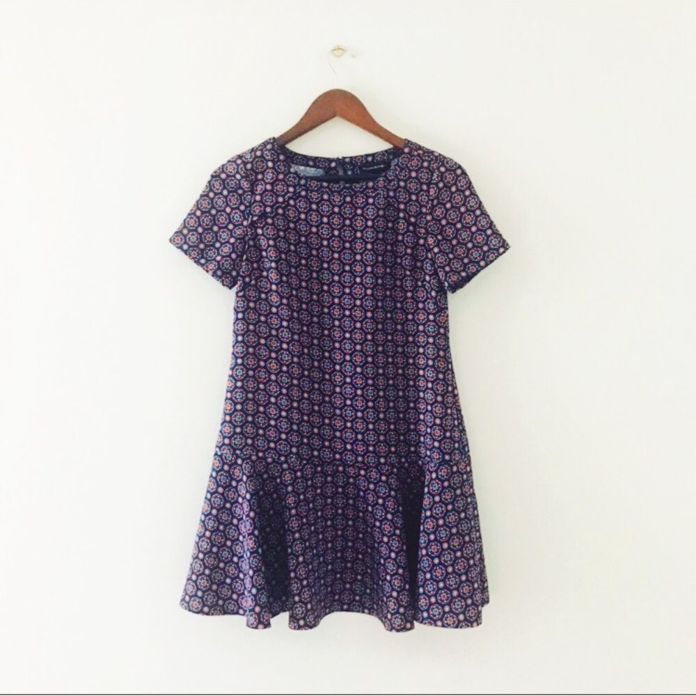 Banana Republic • Printed Ruffle Hem Shift Dress